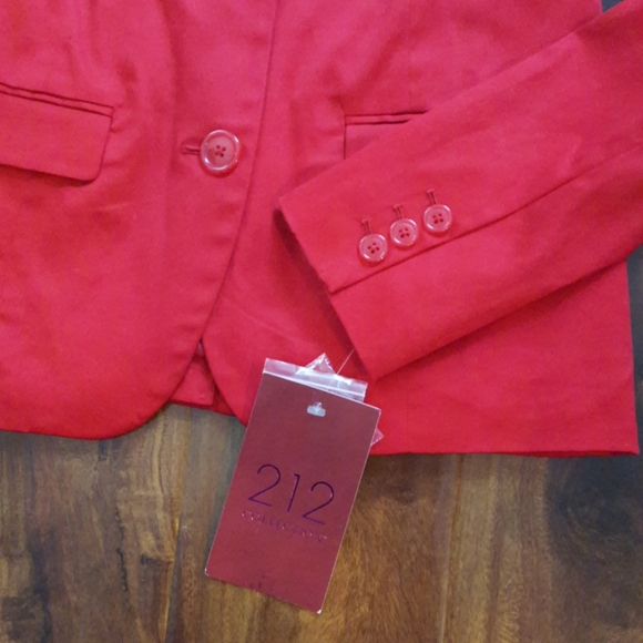 🔥Clearance🔥 New red blazer with 2 button front - Picture 3 of 13